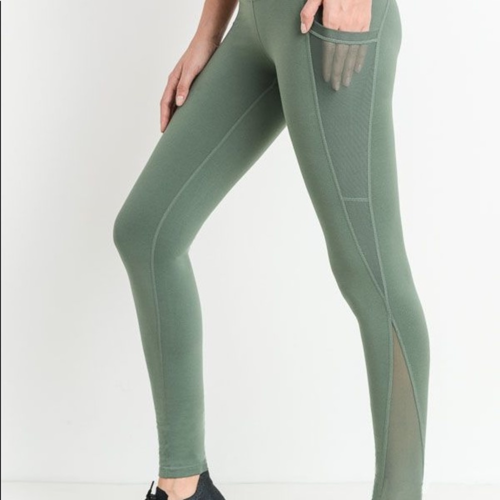 BNWT Mono B Mesh Pocket leggings-green